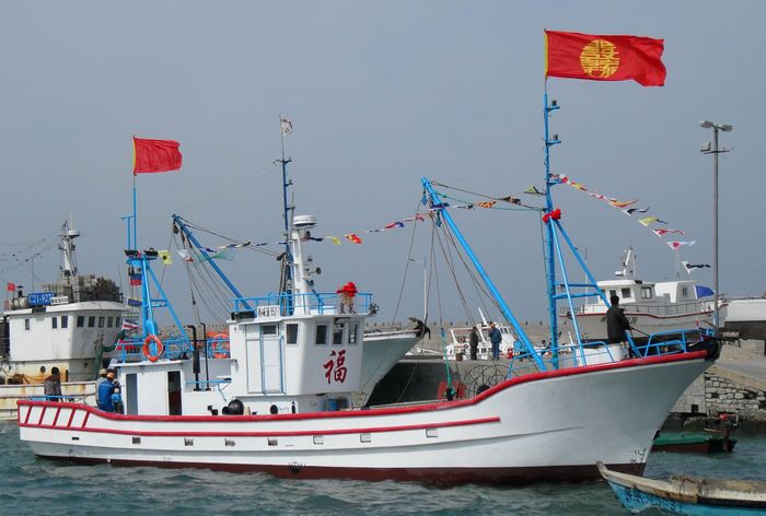 玻璃钢渔船.jpg